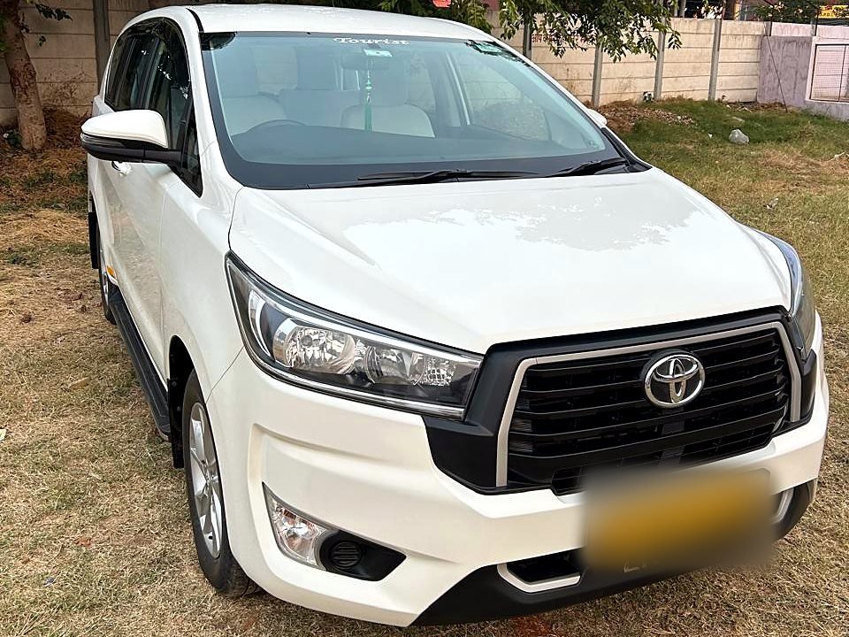White Toyota Innova Crysta SUV for private Golden Triangle tours